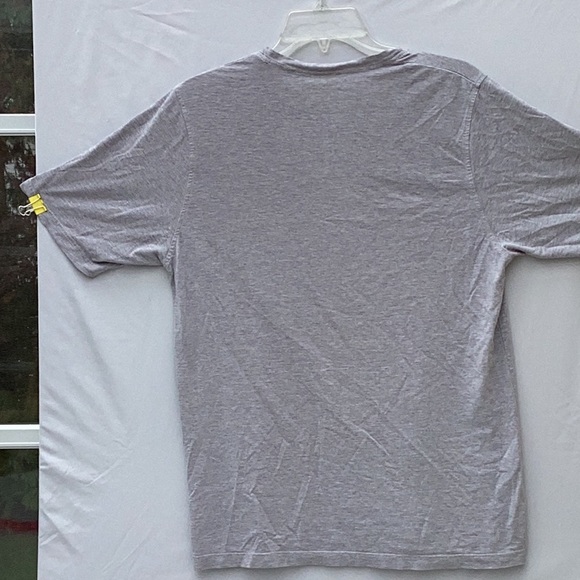 Classic Barney’s New York t-shirt. Made in Italy size medium. Light grey - Picture 4 of 7